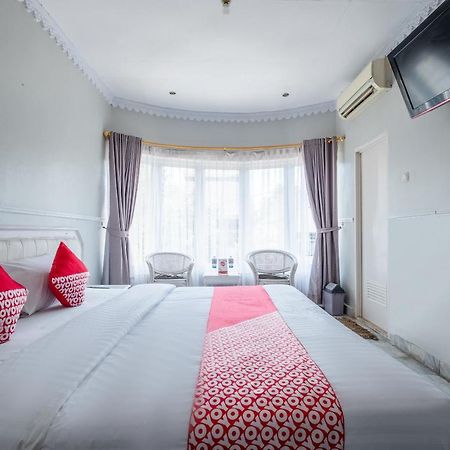 Oyo 1444 Patradissa Stasiun Bandung Hotel Екстер'єр фото