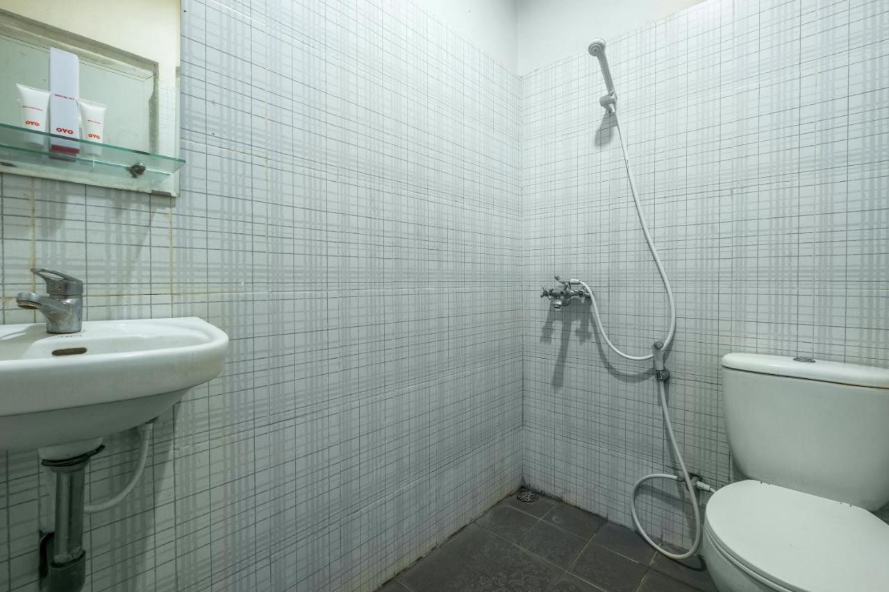 Oyo 1444 Patradissa Stasiun Bandung Hotel Екстер'єр фото