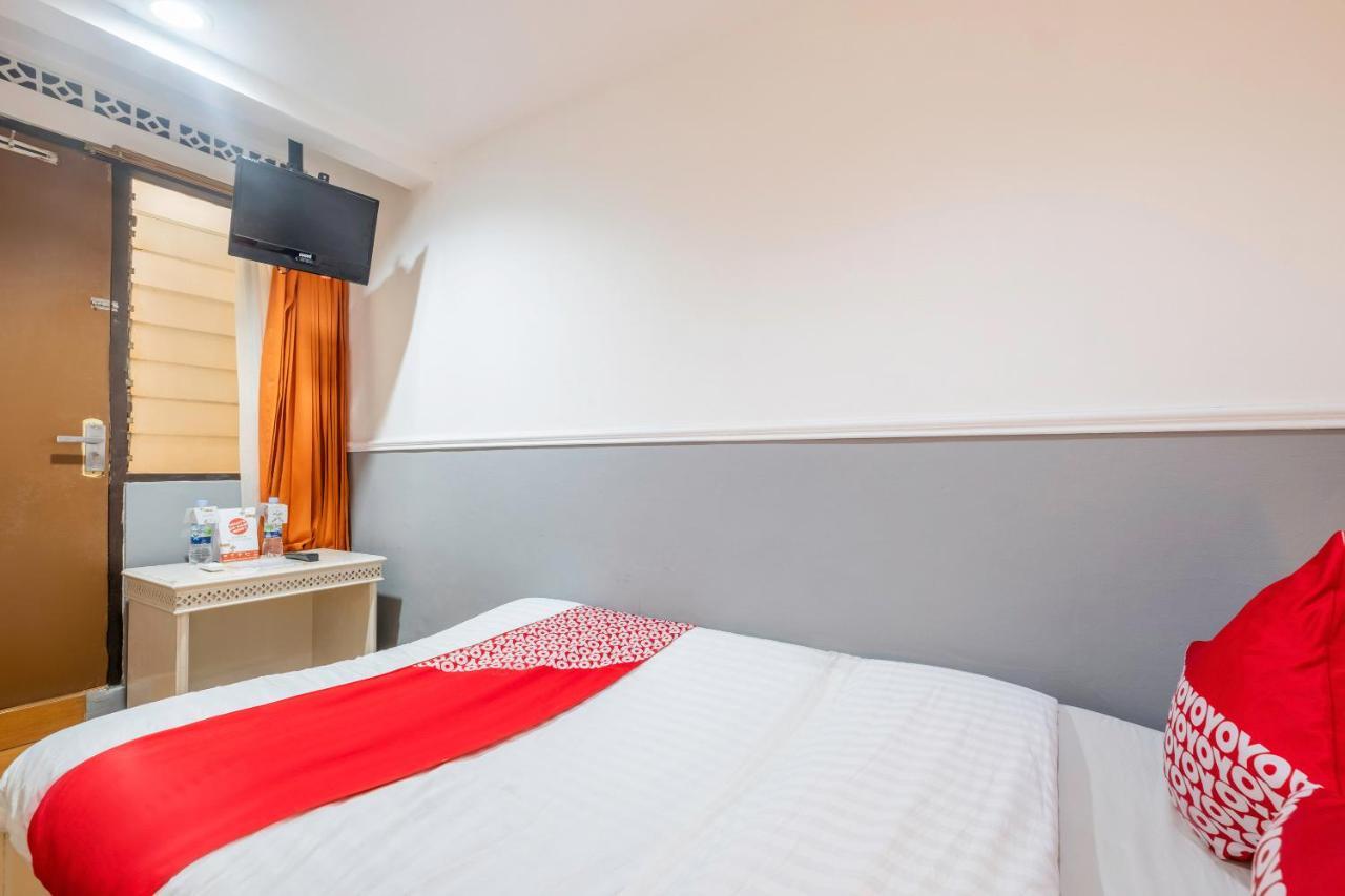 Oyo 1444 Patradissa Stasiun Bandung Hotel Екстер'єр фото