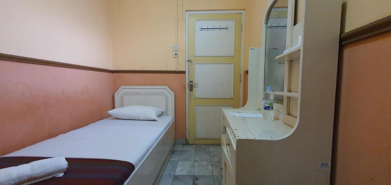 Oyo 1444 Patradissa Stasiun Bandung Hotel Екстер'єр фото